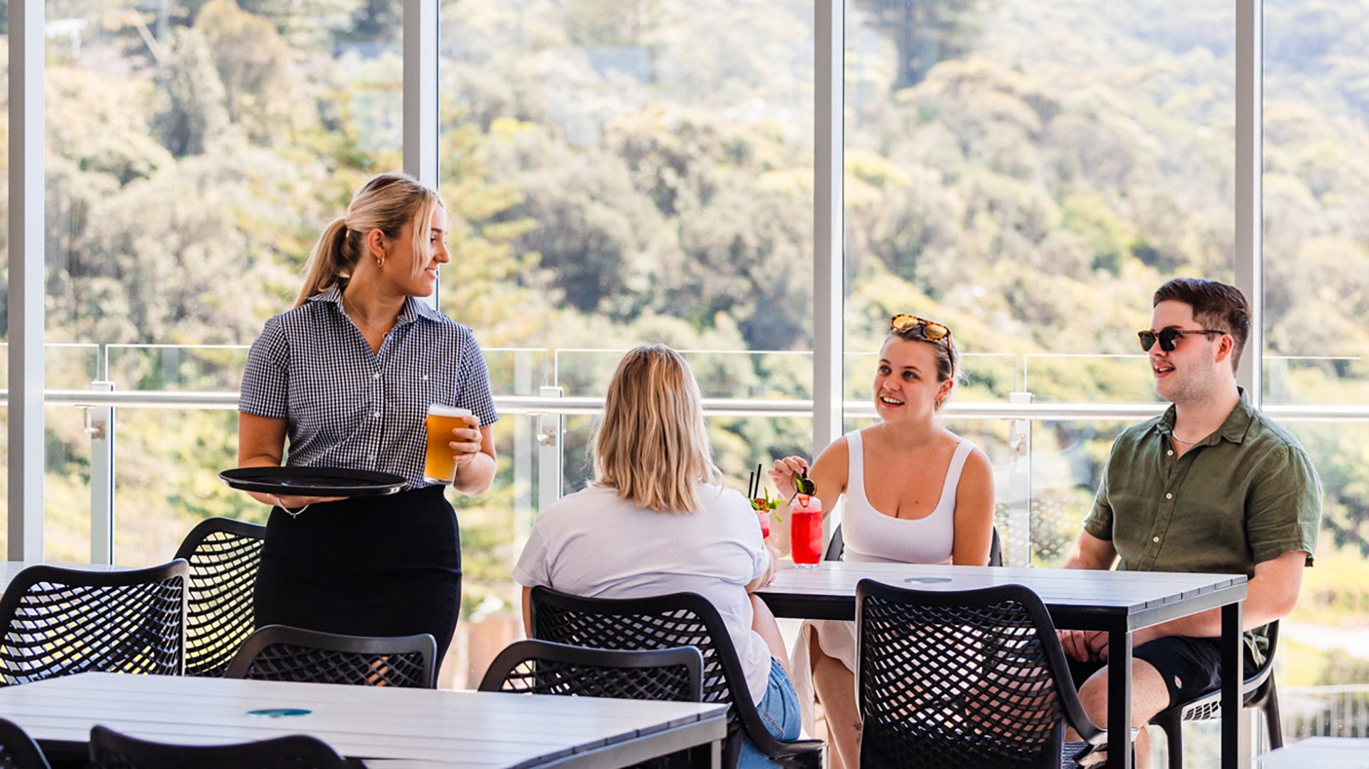 Beachfront Dining & Drinks Headlands Austinmer Beach